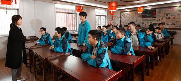长武 分类教学，因材施教，采取“一类一方案、一人一目标”的教学方法