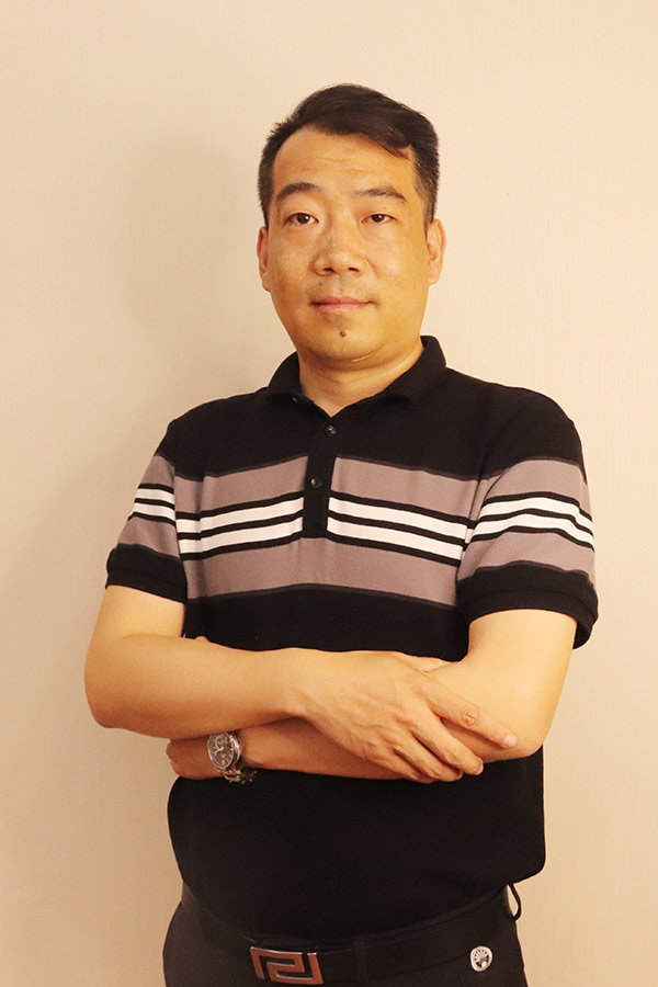 长武冯少坤 本科学历,毕业于陕西师范大学