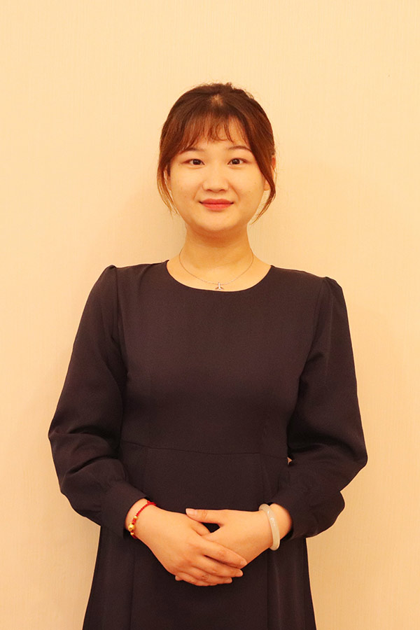 长武文哲 本科学历，优秀班主任